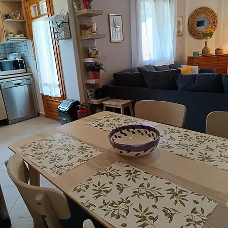 Family House By The Sea *