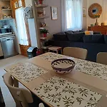 Family House By The Sea *